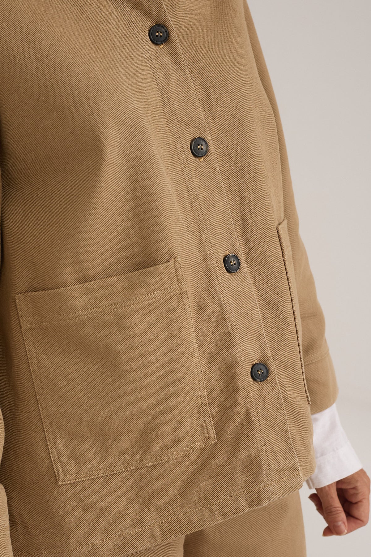 Chaqueta Piulà de sarga con bolsillos